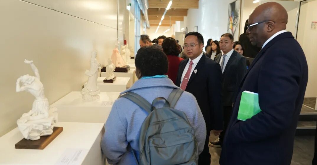 中国白·德化瓷亮相瑞士日内瓦万国宫“平等、法治、协调、包容、行动”全球治理研讨会