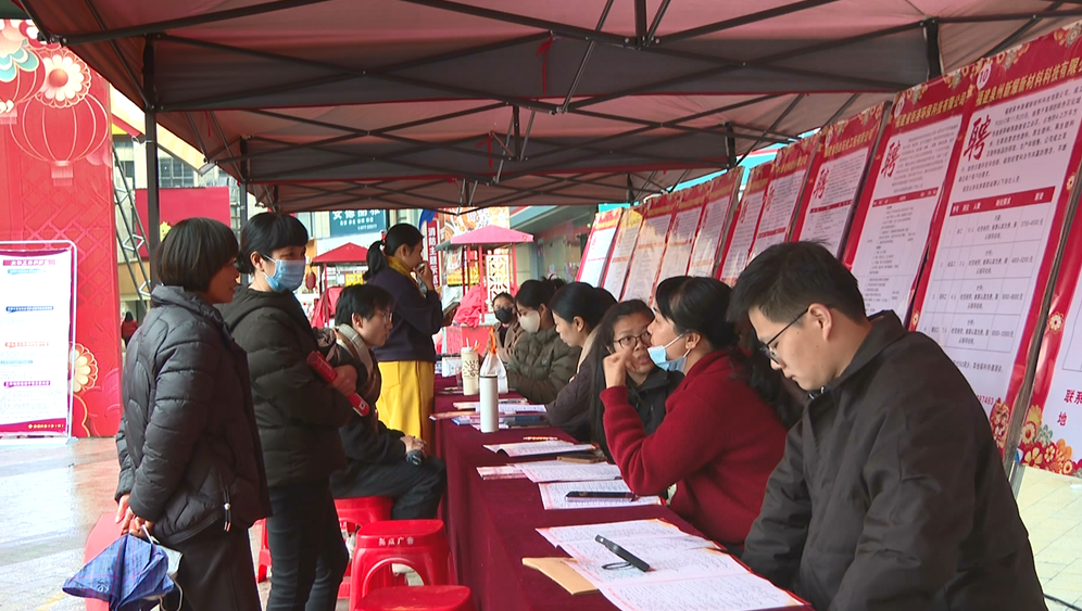 首场招聘会火热开启 80余家企业携2200余岗位“揽才”