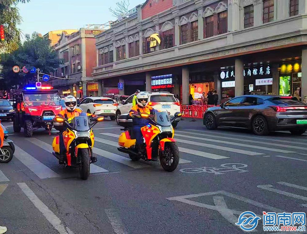 泉州消防铁骑亮相 护航世遗古城消防安全
