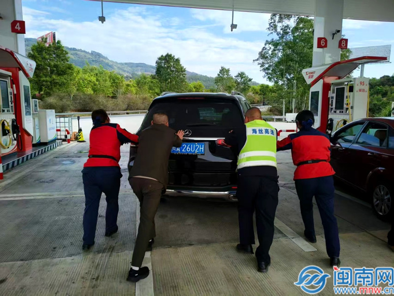 春运暖镜头：福建高速兴泰服务区与过往旅客的“双向奔赴”