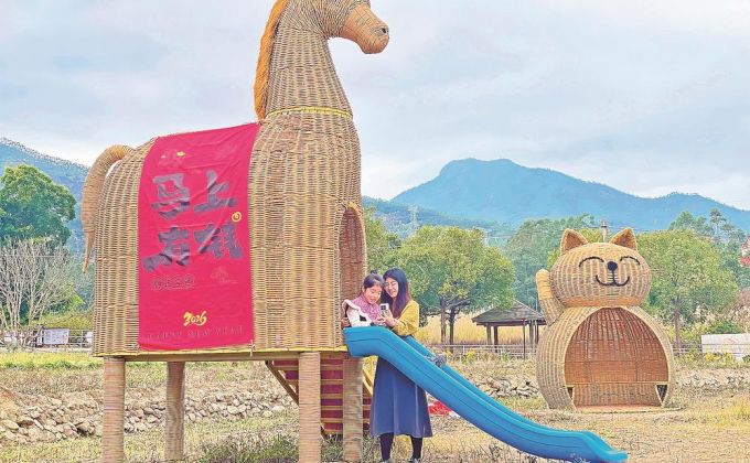 当蒙古包遇上稻草马