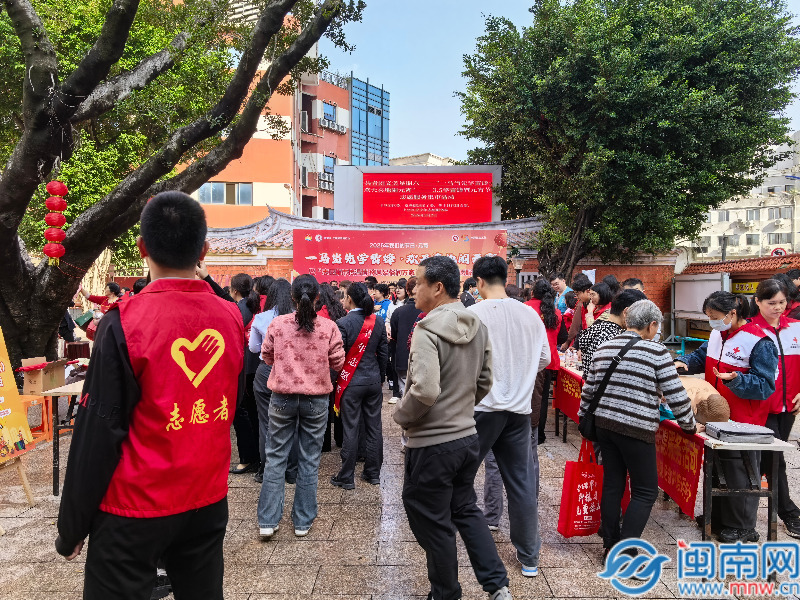 丰泽：一马当先学雷锋 邻里同乐闹元宵