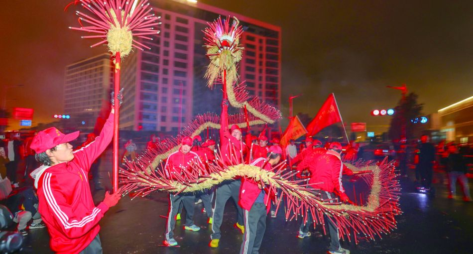 千年香龙“舞”动南翼高新区