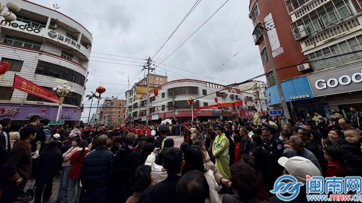南安丰州：多彩活动闹元宵 万盏花灯映古城
