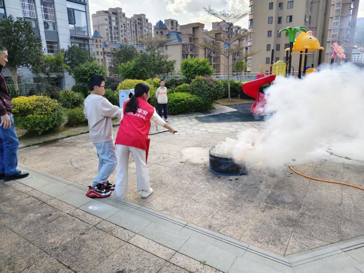 平安产险福建分公司：开学季公益行 守护童心向未来