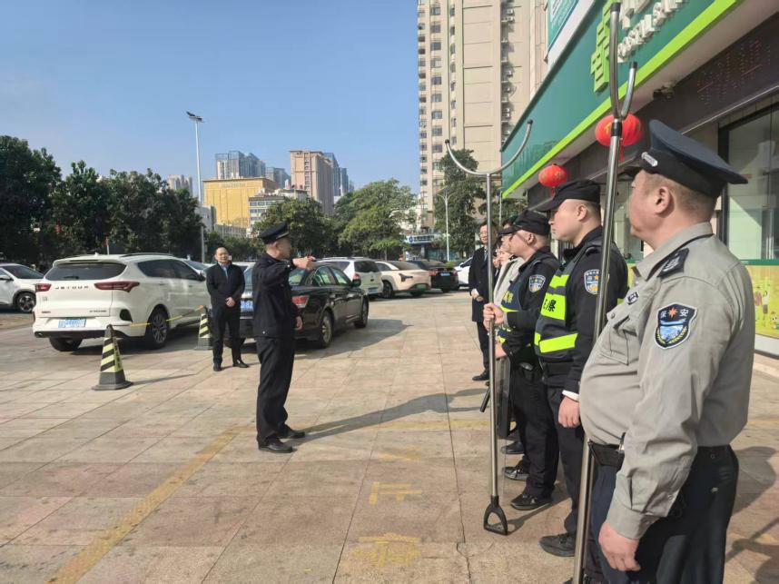 邮储银行石狮市支行与石狮市公安局宝盖派出所联合开展反恐防暴应急演练