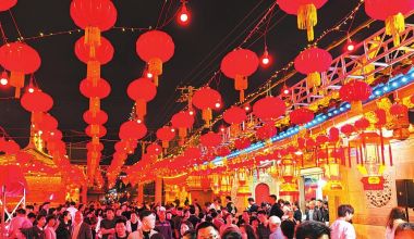 南安丰州：万盏花灯映古城  