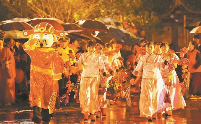 马跃龙腾游元宵