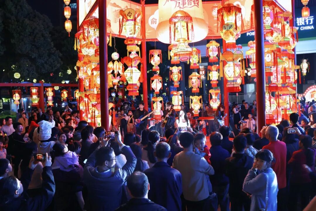 洛江：花灯闪耀安泰路 非遗焕彩闹元宵