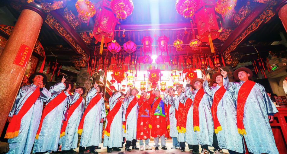 共数宫灯盼兴旺