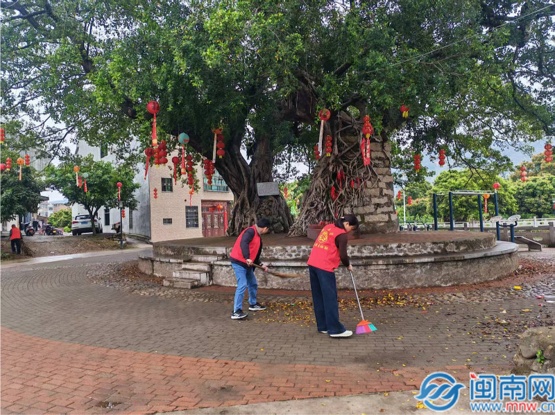 诏安官陂：阳春三月学雷锋 人居环境换新颜