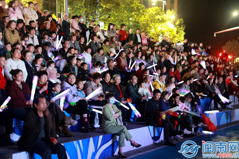 华安：广场舞大赛尽展巾帼风采