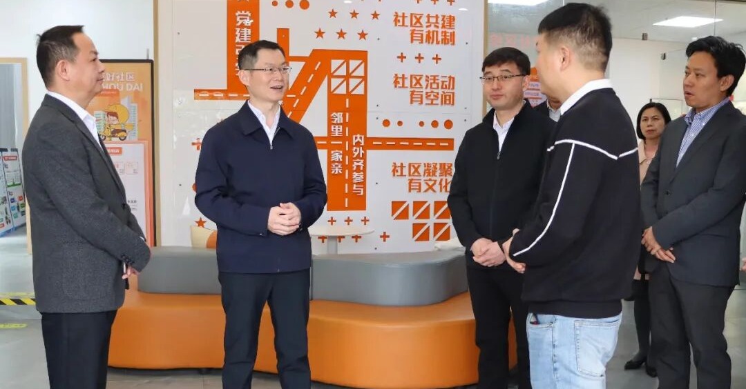 胸怀首位之志 担当首创之为 洛江区委书记唐春晓带队到万安街道调研座谈