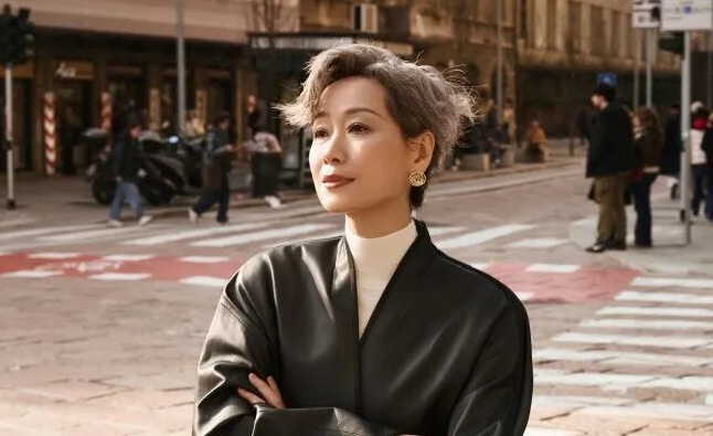 叶童庆祝63岁生日 发行首张个人音乐作品