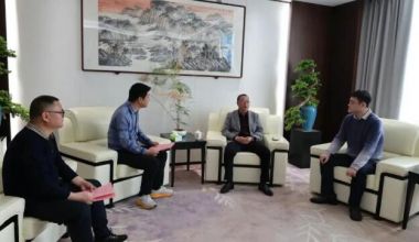 ���ݸ������쵼������̬������������