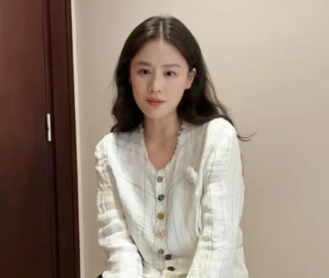 马思纯发布变装视频 网友喊话：好好搞事业