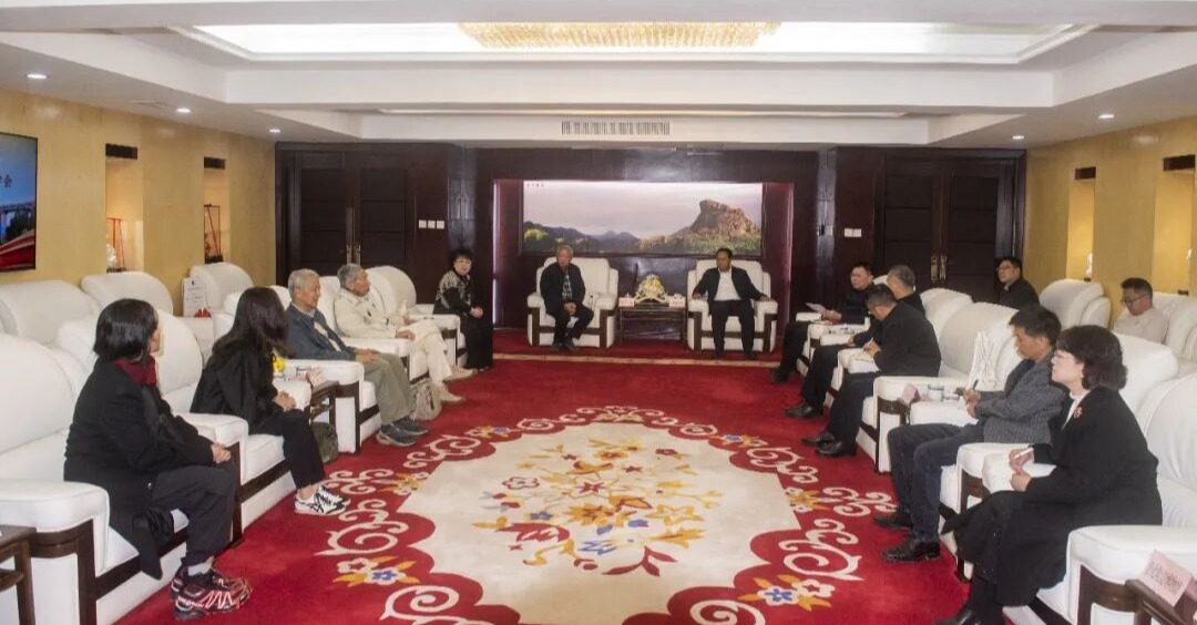 德化县委书记方俊钦会见东南亚陶瓷学会一行