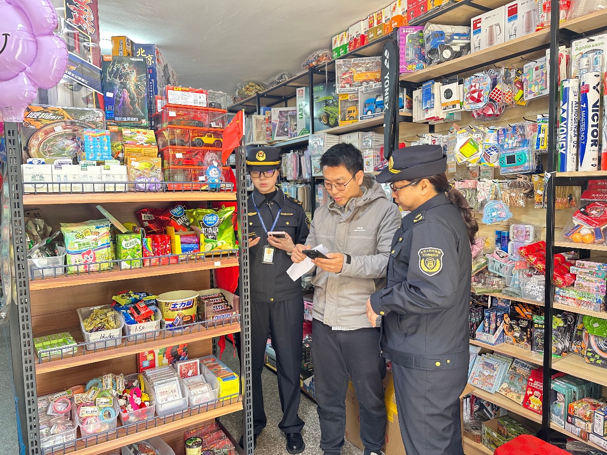 洛江区开展春季开学季“扫黄打非·护苗”专项行动