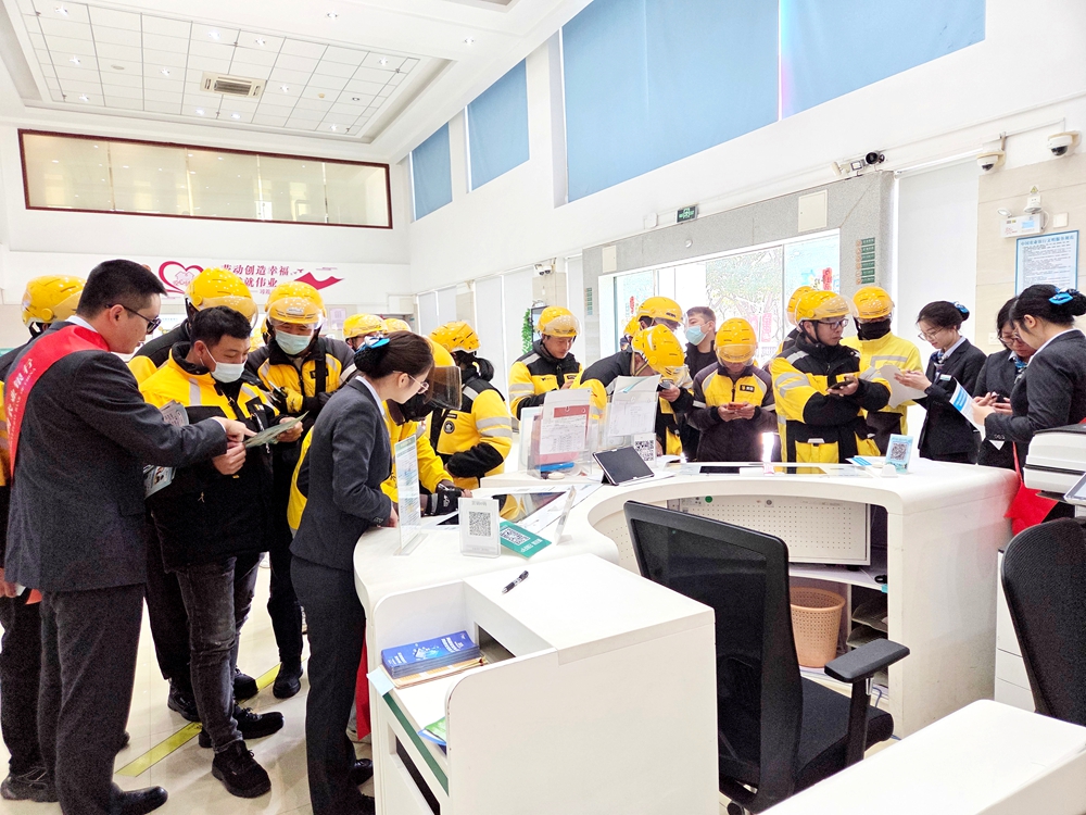 “浓情暖域 工会相伴”——农行漳州分行举办为美团骑手送温暖活动