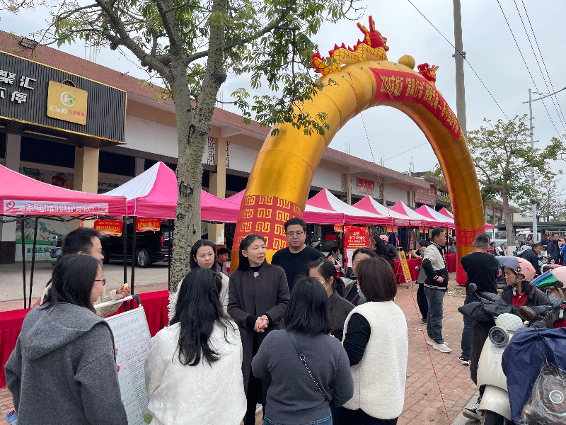 芗城石亭街道举办“春风行动”专场招聘活动