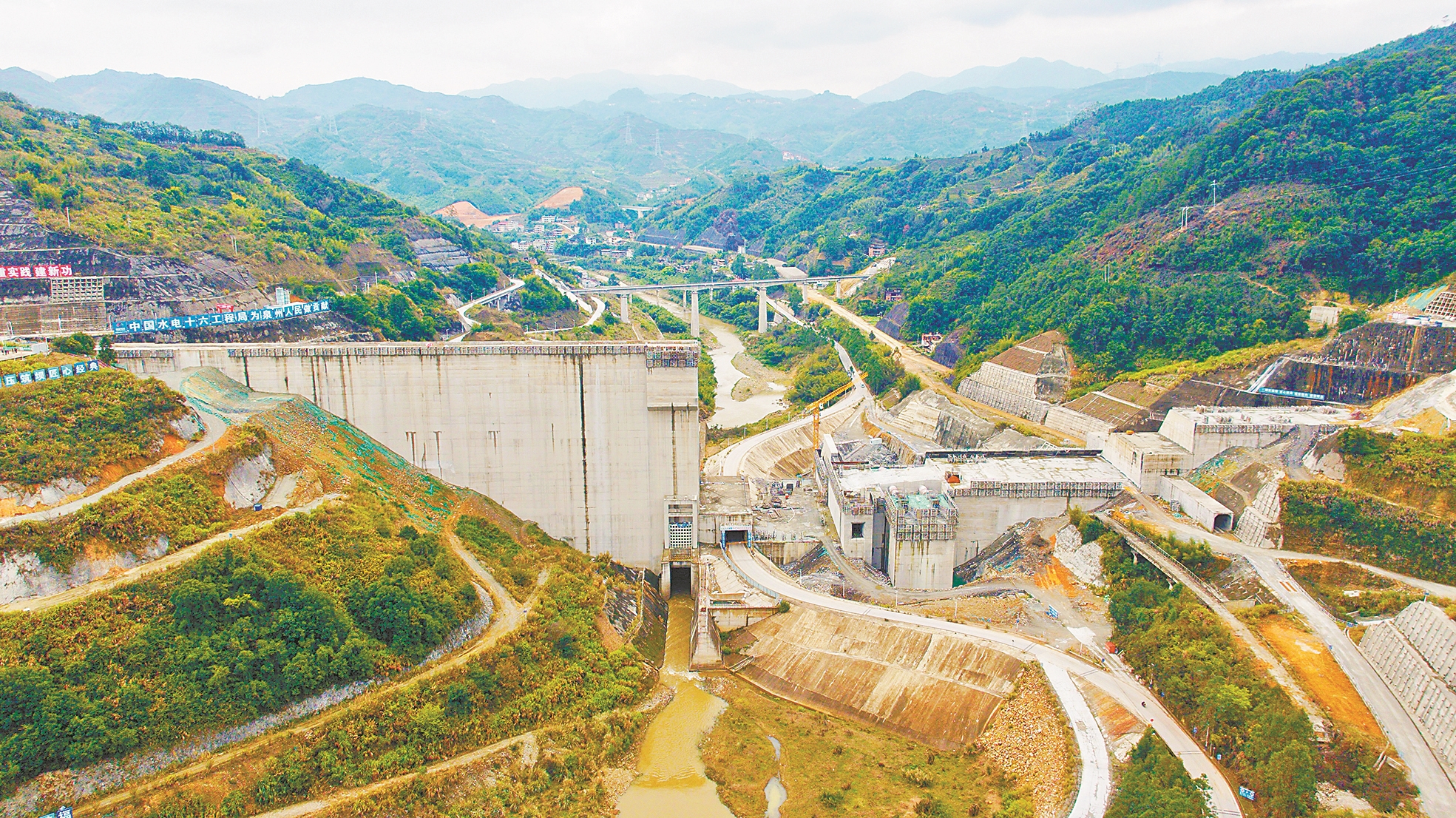 泉州白濑水利枢纽工程大坝浇筑进入施工高峰阶段