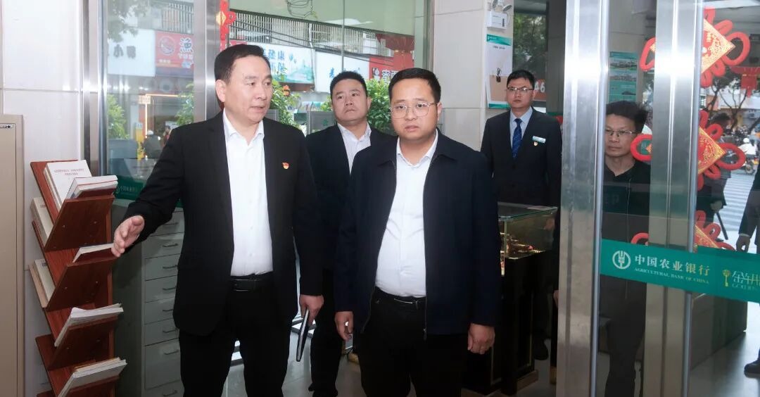 德化县委书记方俊钦到金融部门调研