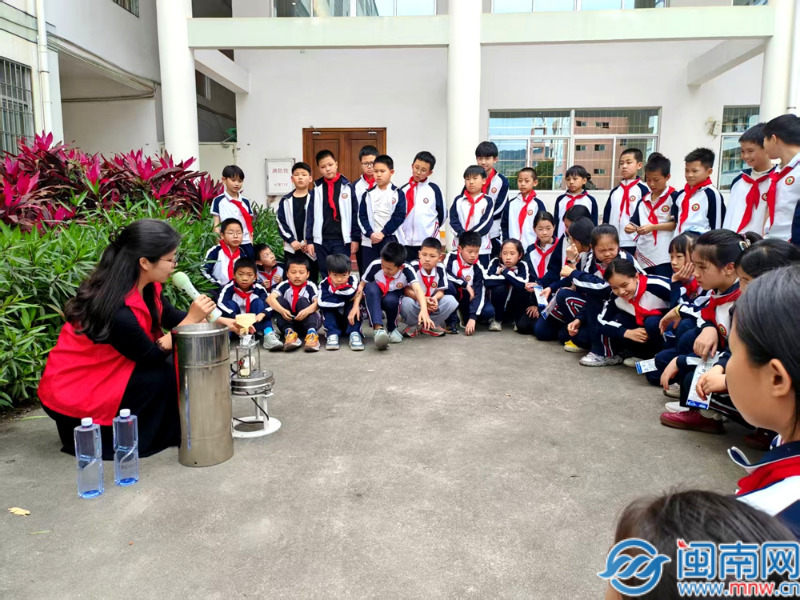 南靖：测今日气象 护明日家园