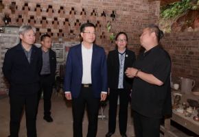 德化縣縣長吳志樸調(diào)研陶瓷產(chǎn)業(yè)發(fā)展工作