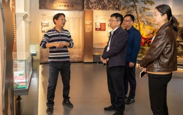 劉永強(qiáng)到魁斗鎮(zhèn)現(xiàn)場(chǎng)辦公