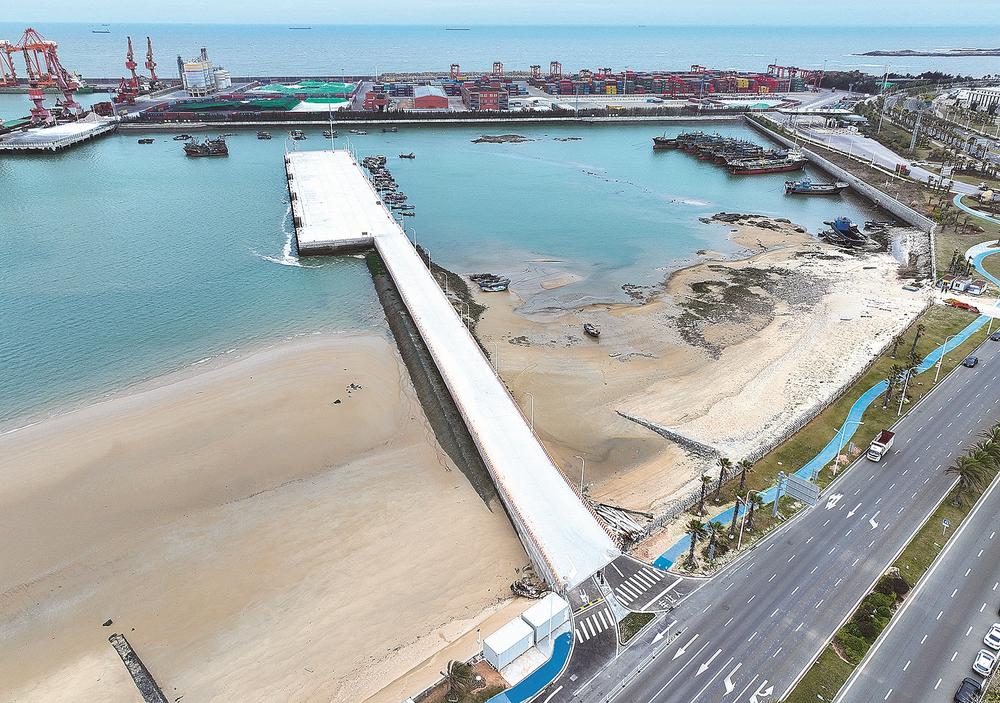 石狮锦尚东店一级渔港工程通过交工验收  