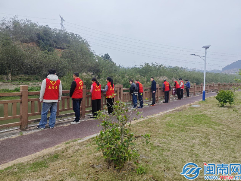 南靖：探秘污水化清流 民间河长护碧水