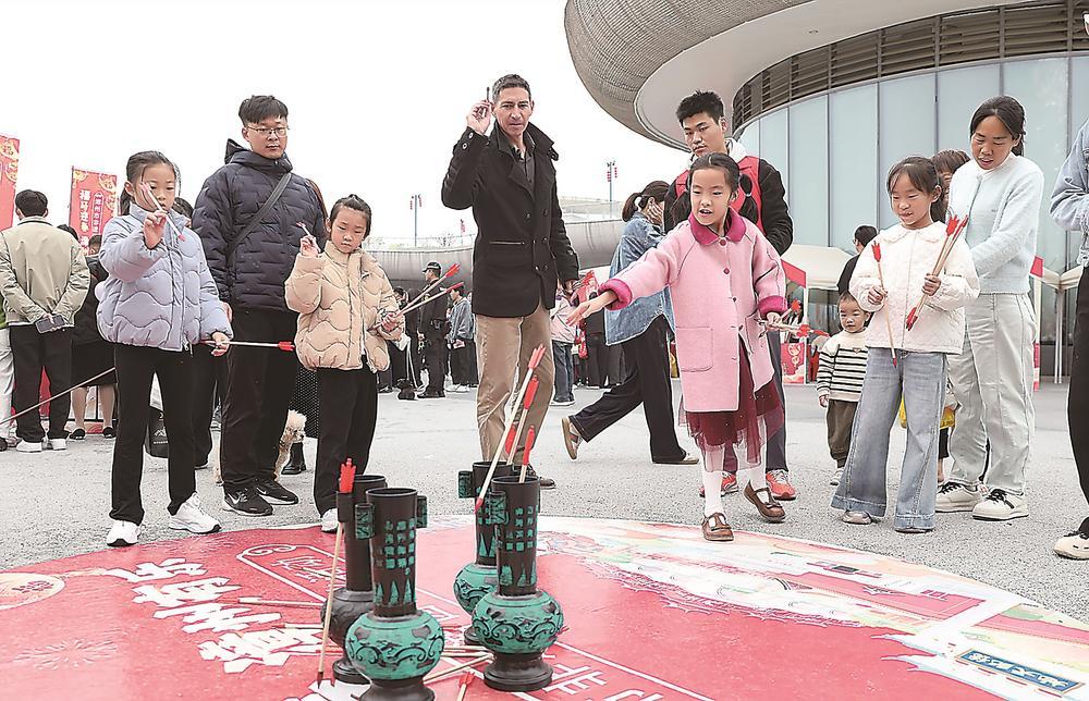 漳州：英国友人沉浸式体验非遗