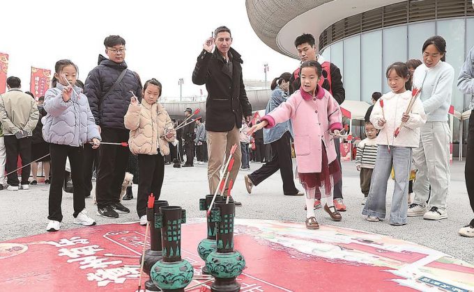 漳州：英国友人沉浸式体验非遗