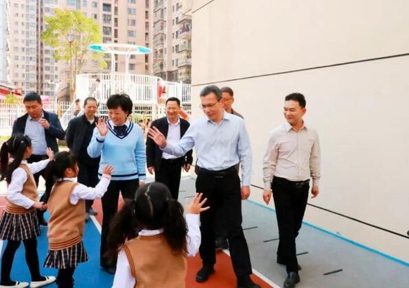 云霄县县长调研教育高质量发展工作