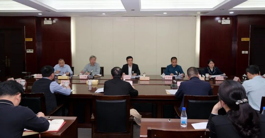 德化县政府常务会议召开