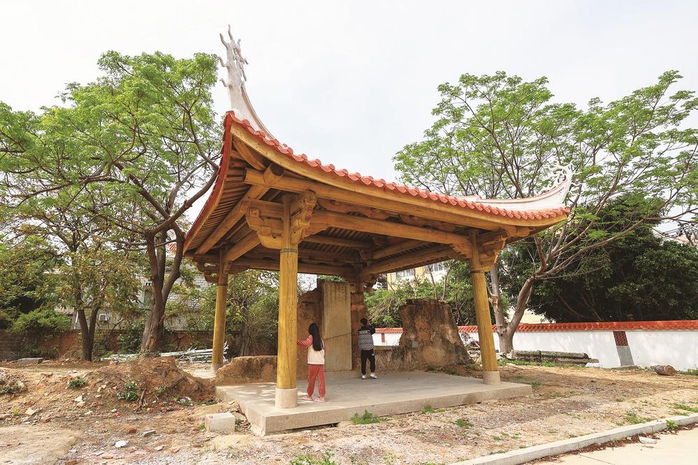 石狮新建蚶江海防官署碑记有了保护棚