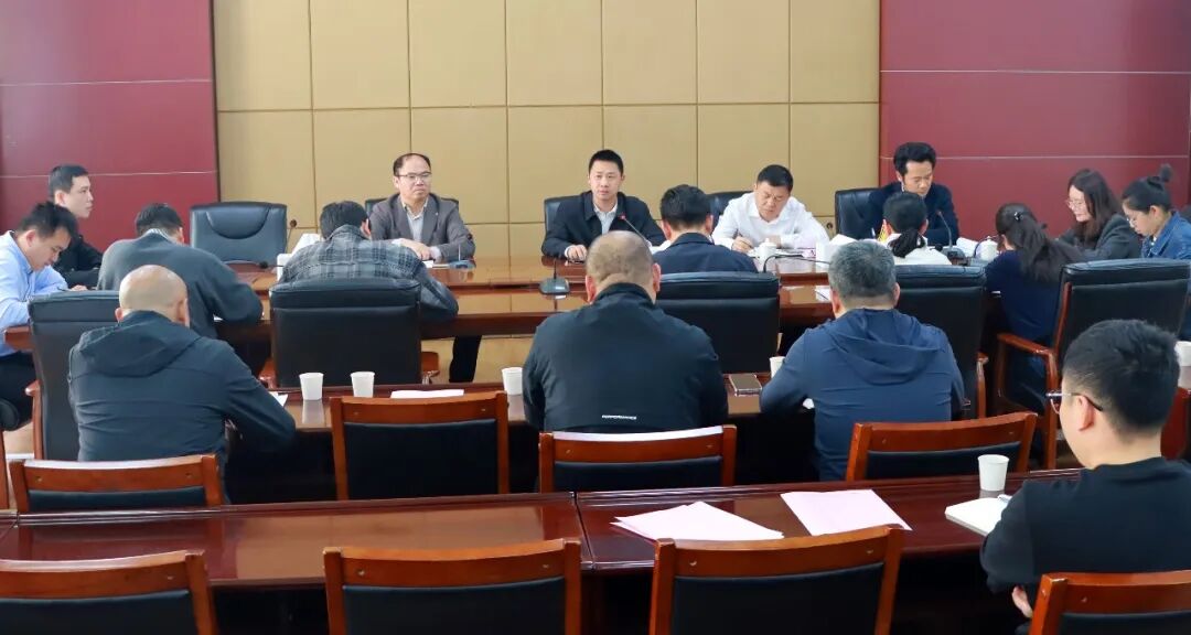 郭宁参加区政府办党支部组织生活会