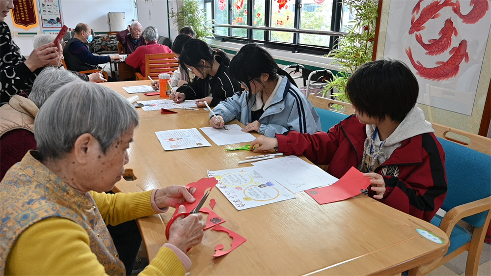 同学们制作手抄报