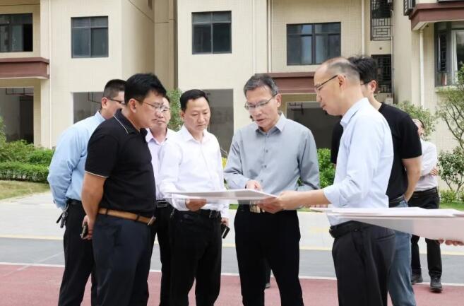 云霄县县长调研推进“好房子、好服务、好小区”建设工作