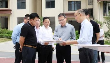 云霄县县长调研推进“好房子、好服务、好小区”建设工作