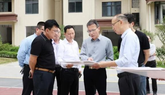 云霄县县长调研推进“好房子、好服务、好小区”建设工作