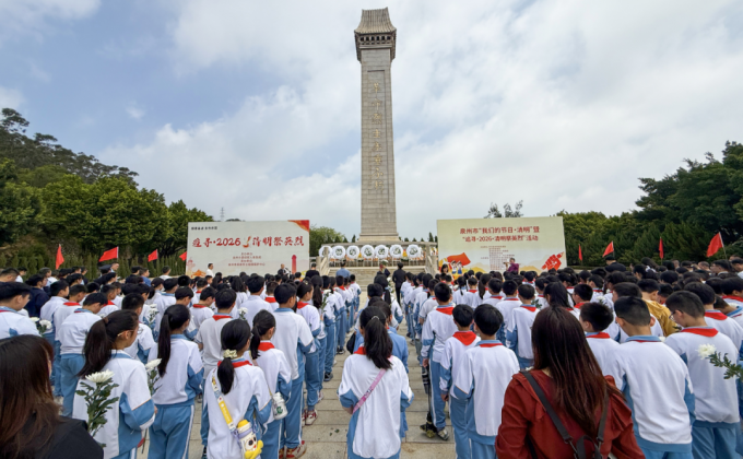 洛江区组织开展祭扫泉州革命烈士陵园活动