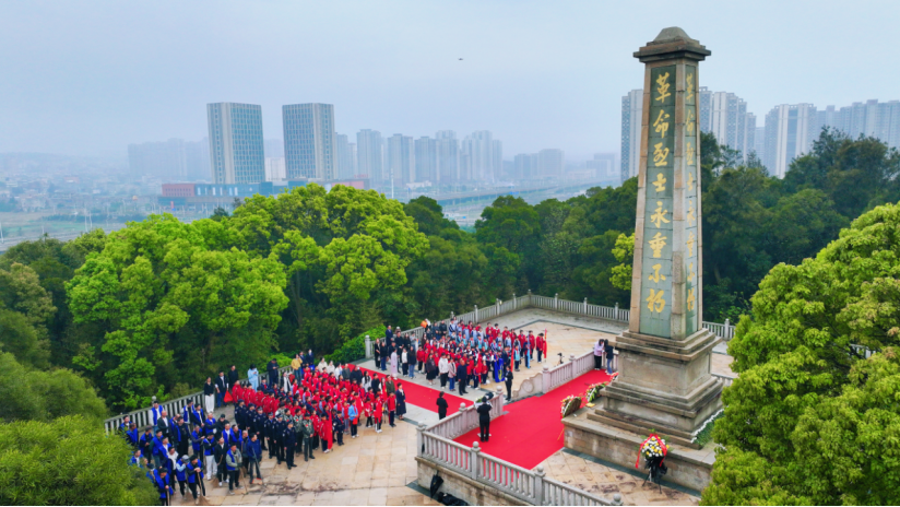 平潭开展“追寻・2026・百园千校清明祭英烈”活动