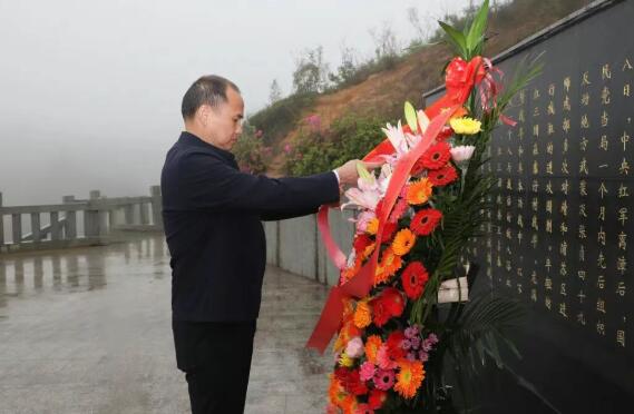 缅怀英烈，赓续血脉丨漳浦县领导瞻仰车本红军烈士纪念园