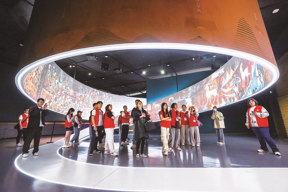 香港青少年红色之旅福建行参访团到石狮参观交流