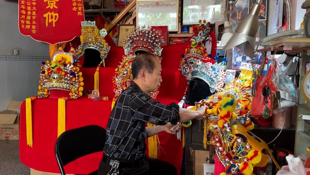 2026年福建省文旅经济发展大会丨云霄守艺人：“精”制戏曲头盔 传承“顶上”绝艺