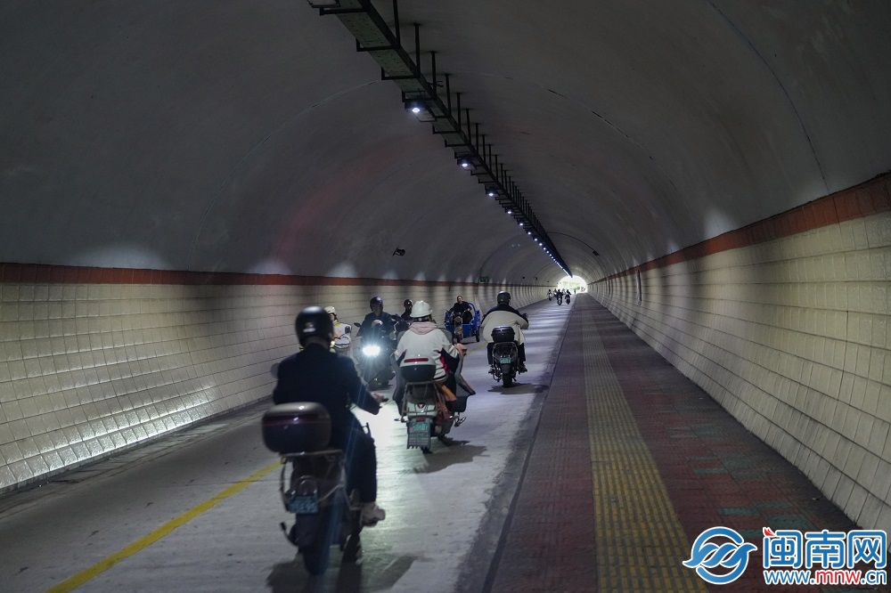 【民声直通车】泉州大坪山人行隧道：“视觉暗影”藏安全隐患 市民盼施划标线