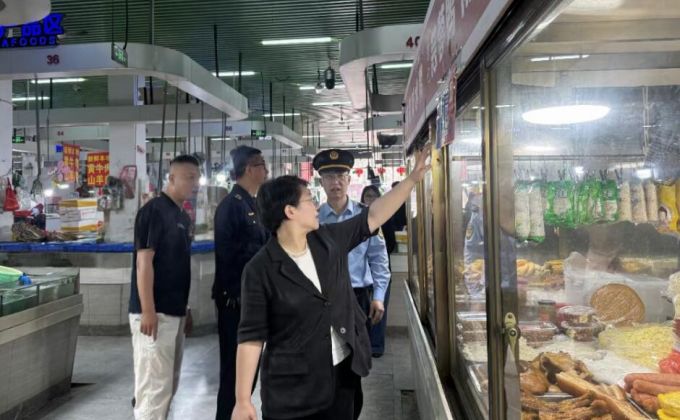 芗城区领导带队督导农贸市场及周边城市文明建设工作