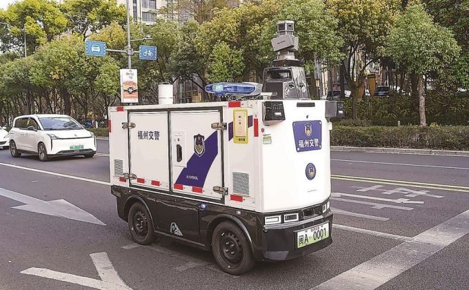 无人移动执法装备 榕城试“上路”