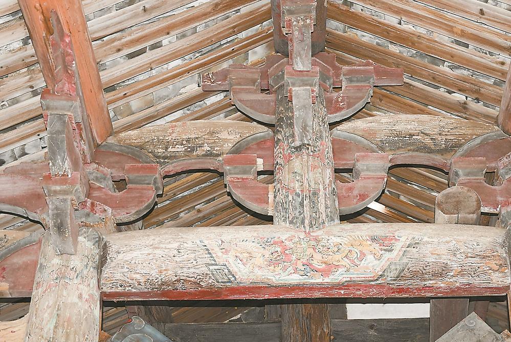 正殿明間三架梁彩繪(資料圖片)